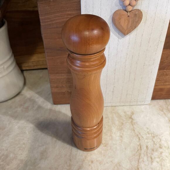 Swissmar natural wood pepper grinder 9” - Picture 1 of 7